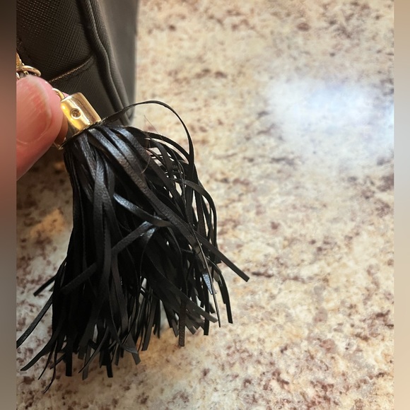 Victoria Secret Crossbody Cross Body Zipper Bag W/ Tassel - Picture 10 of 13